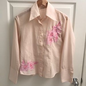 Beautiful blouse with an appliqué
